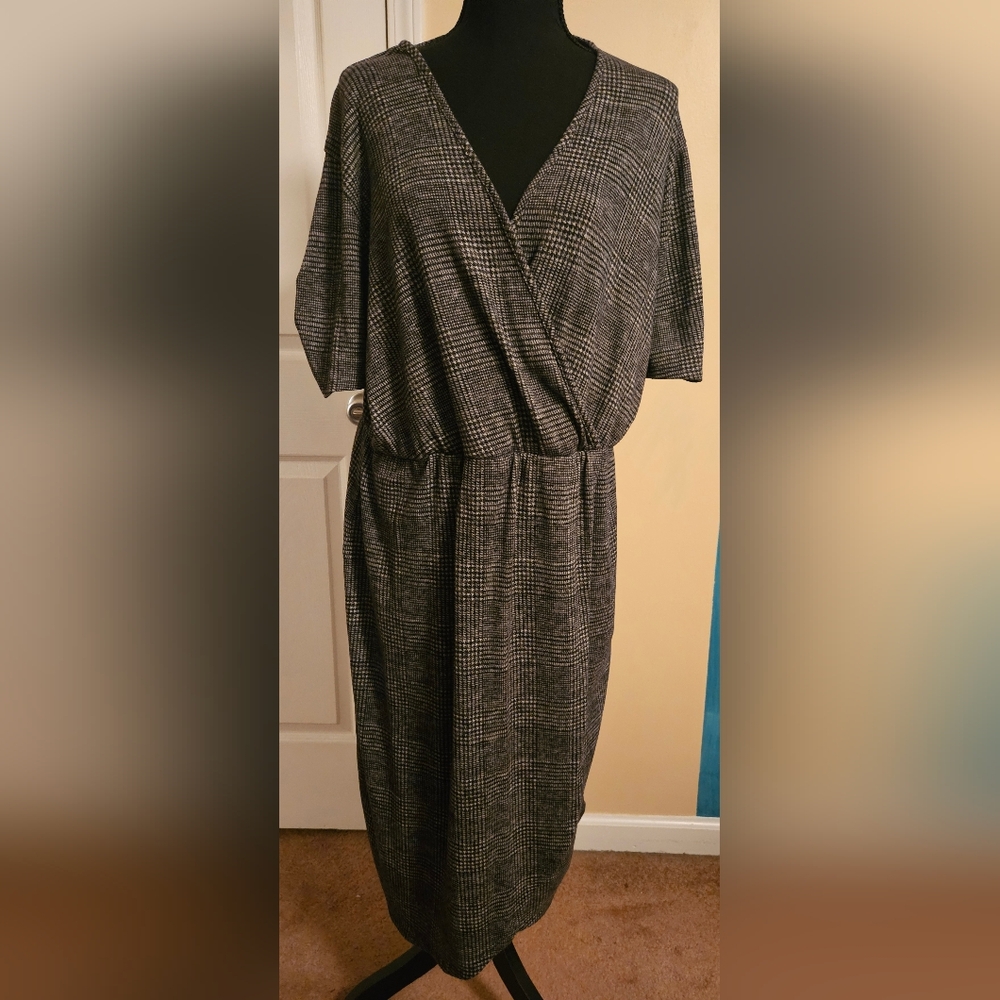 Maurices Gray V-neck Dolman Sleeve Sheath Dress